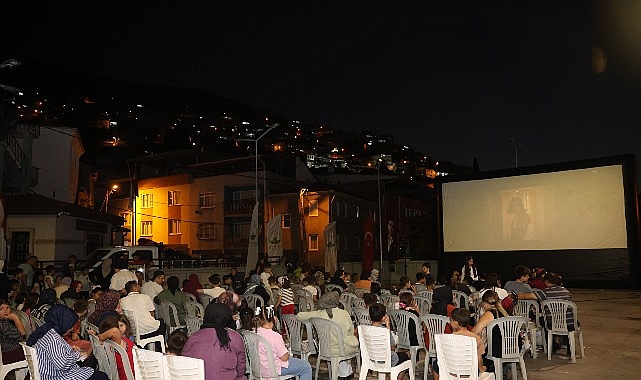 Osmangazi’de Yaz Film Gösterimleri Mollafenari’de Başladı: Aileler ve Çocuklar Açık Hava Keyfi Yaşadı