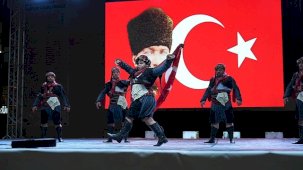 Anadolu’dan Trakya’ya Halk Danslarıyla Buluşan Gece Saray’da