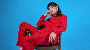 Aslı Demirer’in Yeni single’i Durur Bütün Dünya İçin Görsel ve Müzikal Yolculuk