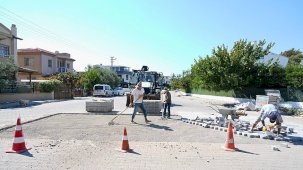 Burhaniye'de Yol ve Kaldırım Çalışmalarıyla Trafik Güvenliği Artırılıyor