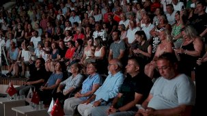 Didim’de Halk Konseri: Anadolu Ezgileri Led Ekranda Büyüledi