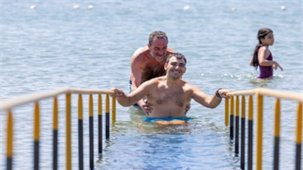 Engelli Yurttaşlar İçin İzmir’de Engelsiz Deniz Keyfi Gecesi: Yaz Boyunca Süren Araç Destekli Denize Ulaşım
