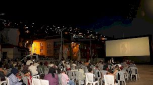 Osmangazi’de Yaz Film Gösterimleri Mollafenari’de Başladı: Aileler ve Çocuklar Açık Hava Keyfi Yaşadı