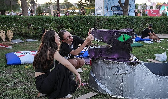 95. İzmir Enternasyonal Fuarı'nda Karton Tekne Yarışması Heyecanı