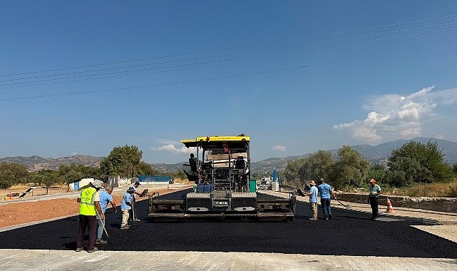 Aydın Büyükşehir Belediyesi 17 ilçede eş zamanlı yol çalışmalarını sürdürüyor