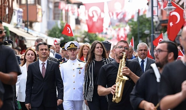 Çeşme'nin Düşman İşgalinden Kurtuluşunun 104. Yıl Dönümü Coşkuyla Kutlandı