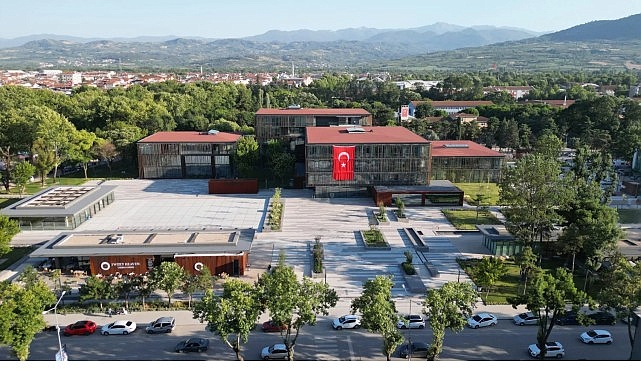 İnegöl Belediyesi 1.650 Öğrenci İçin Kırtasiye Desteğini Tamamlıyor