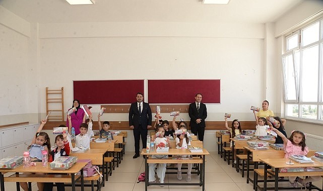 Kahramankazan Belediyesi’nden İlkokula Başlayan Öğrencilere Eğitim Desteği