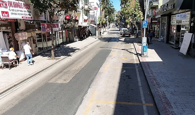 Kocaeli Büyükşehir Belediyesi Zincirlikuyu Caddesi’nde bakım çalışması gerçekleştirdi