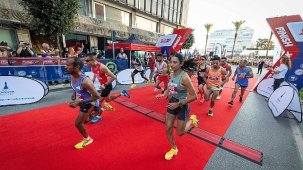 14. Uluslararası 9 Eylül İzmir Yarı Maratonu’nda tarihi katılım rekoru