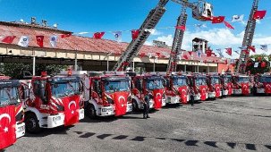 Antalya Büyükşehir Belediyesi itfaiye filosuna 24 yeni araç dahil edildi
