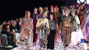 Galataport’ta İmannoor Moda Resitali: Ünlü İsimler Podyumda Buluştu