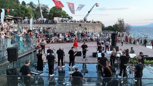 Hıdırlık Kulesi'nde Gün Batımı Konseri: Antalya’da Müzik Dolu Akşam