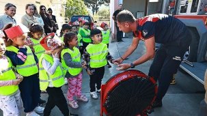 Efes Selçuklu miniklerden İtfaiye Haftası'na özel ziyaret