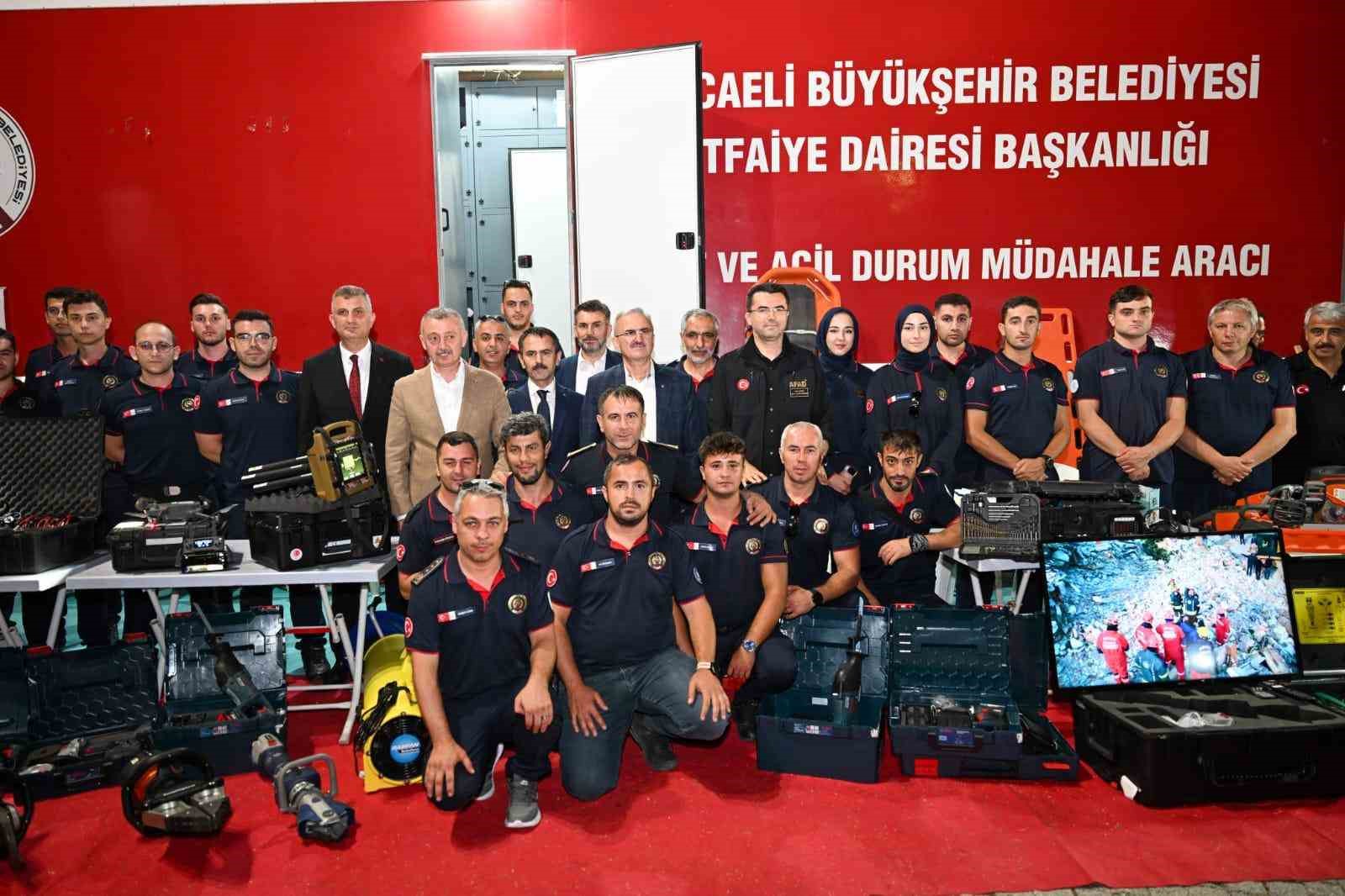 25 YIL ÖNCEKİ GÖLCÜK DEPREMİ ANILDI