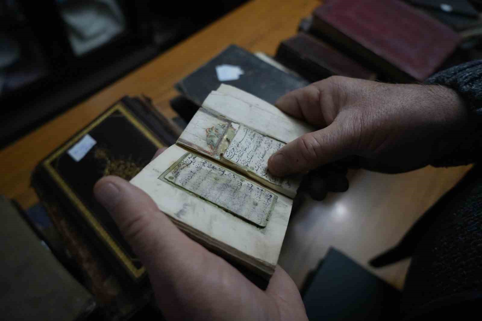 50 YILLIK EL YAZMASI KİTAPLAR MÜZAYEDEDE!