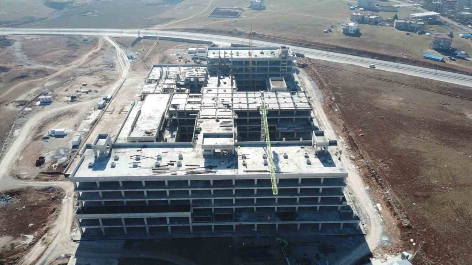 500 YATAKLI MODERN SAĞLIK KOMPLEKSİ SİİRT’TE YÜKSELİYOR