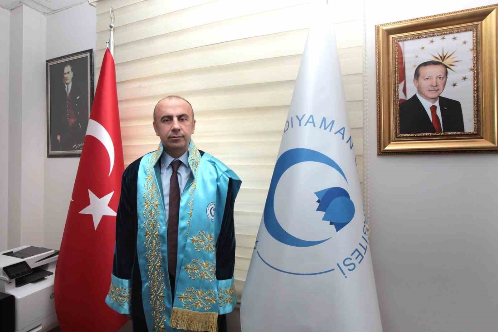 ADIYAMAN ÜNİVERSİTESİ REKTÖRÜ PROF. DR. MEHMET KELEŞ, 30 AĞUSTOS ZAFER BAYRAMI'NI KUTLADI