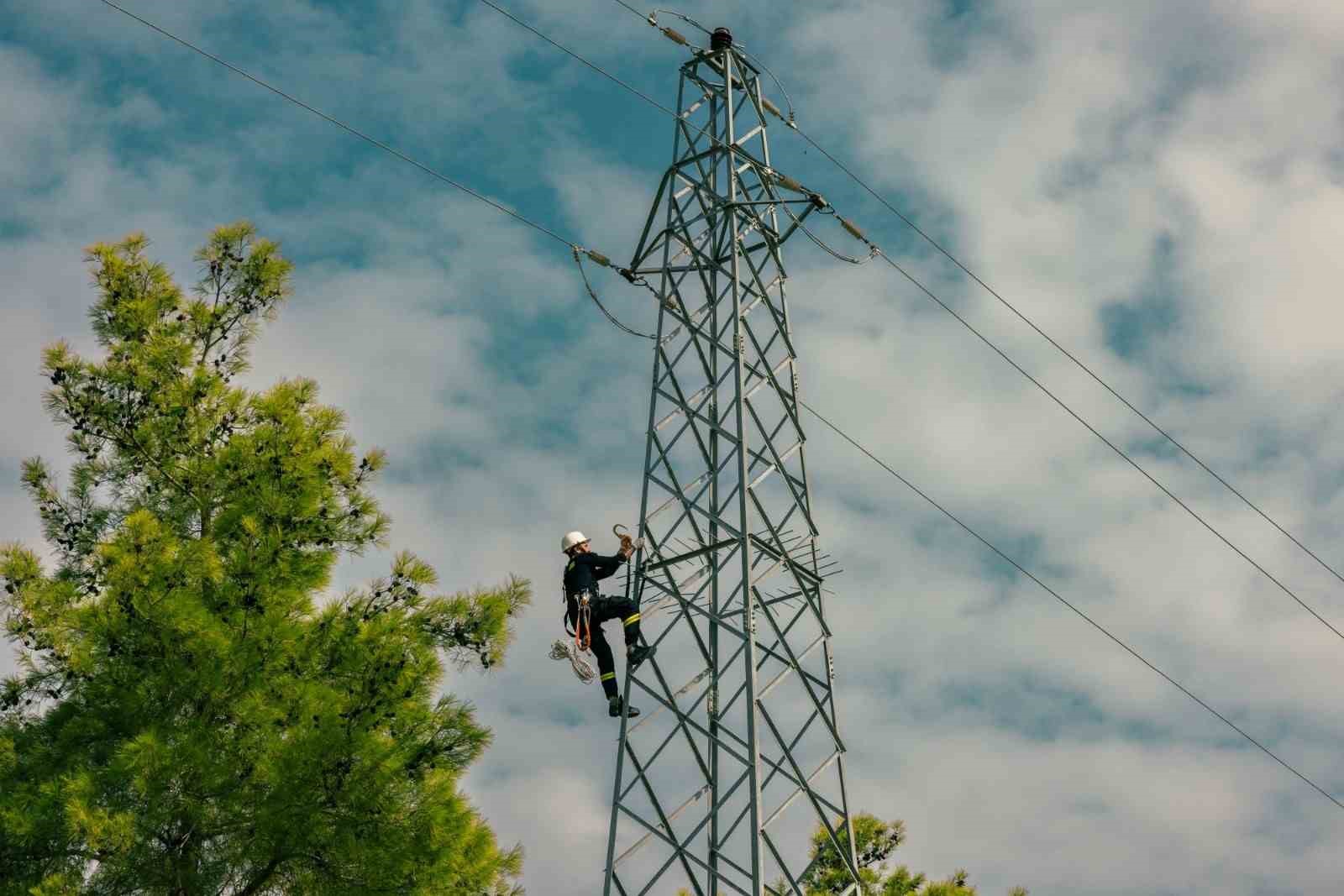 AEDAŞ'TAN ELEKTRİK ŞEBEKELERİNE BİLİNÇSİZ MÜDAHALE UYARISI