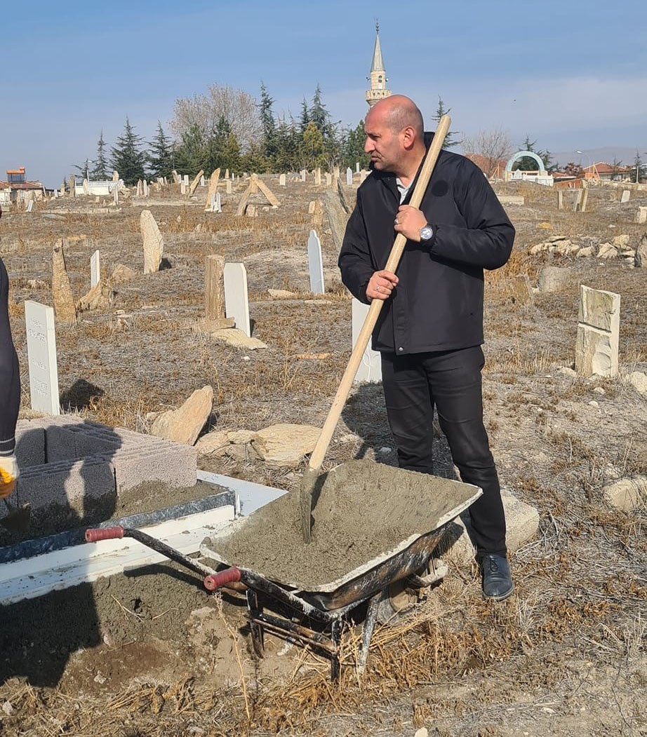 AFYONKARAHİSAR ŞUBE BAŞKANI ŞEHİT JANDARMA ER İÇİN MEZAR HAZIRLADI