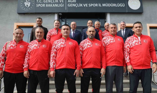 Ağrı'da Kamp Yapan Karate Milli Takımı İl Müdürüne Teşekkür Ziyareti Gerçekleştirdi