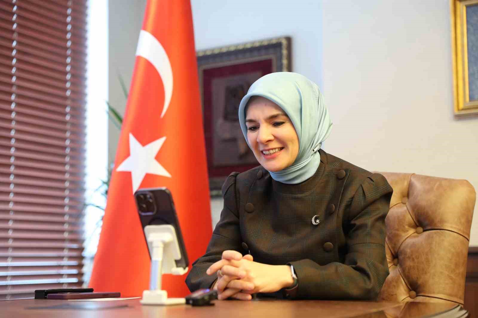 AİLE VE SOSYAL HİZMETLER BAKANI, AİLE VE GENÇLİK FONU'NDAN FAYDALANAN ÇİFTİ TEBRİK ETTİ