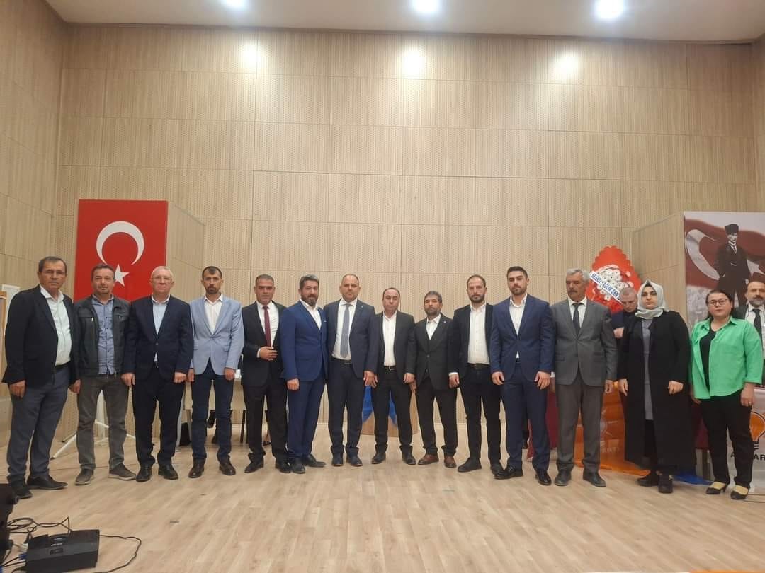 AK PARTİ SELENDİ İLÇE TEŞKİLATINDA YENİ BAŞKAN SEÇİLDİ