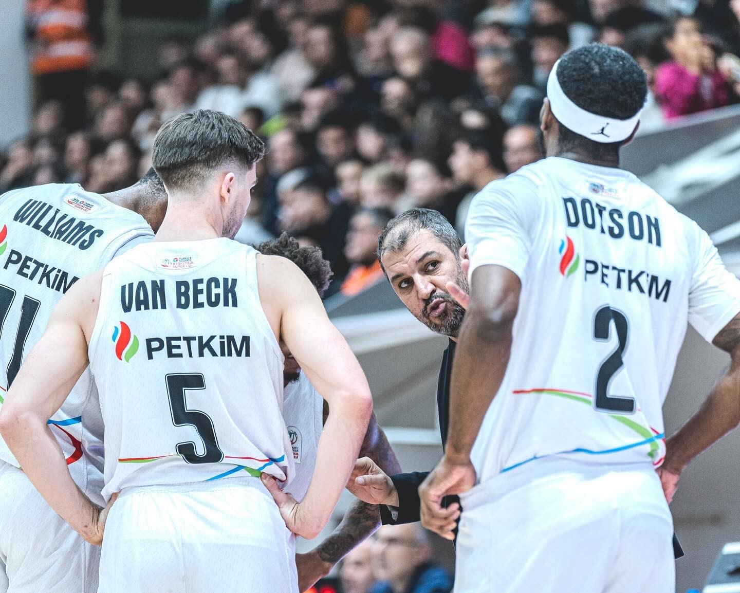 ALİAĞA PETKİMSPOR, KARŞIYAKA'YI ZORLU MAÇTA DEVİRDİ