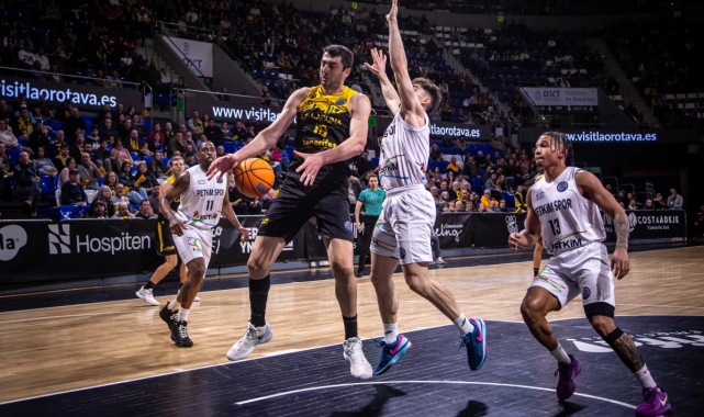 Aliağa Petkimspor Tenerife'ye 90-83 mağlup oldu