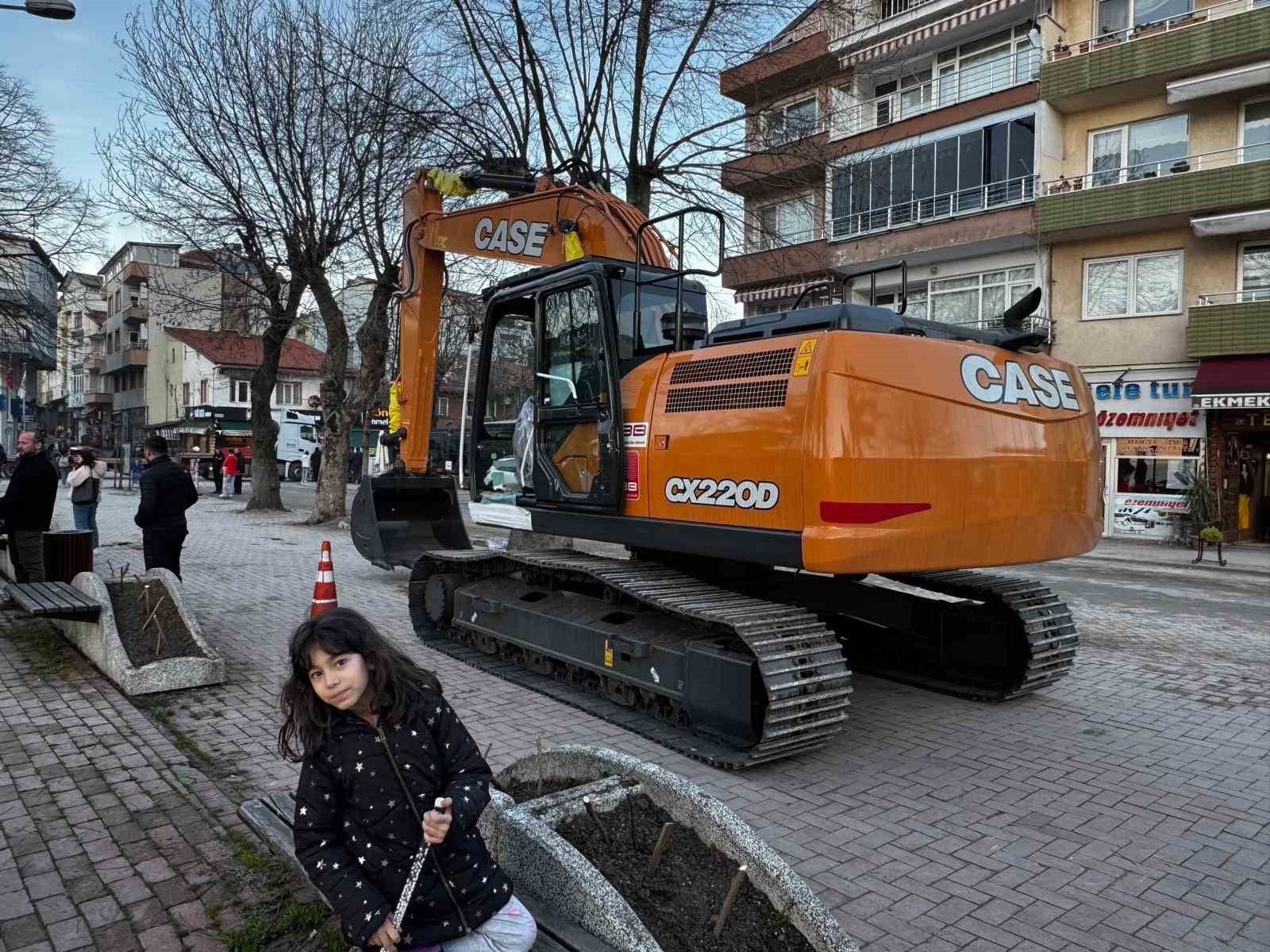 AMASRA BELEDİYESİNE İŞ MAKİNESİ HİBE EDİLDİ