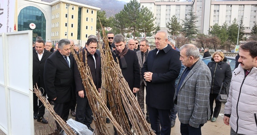 AMASYA'DA TARIMSAL PROJELERİN ÇİFTÇİLERE DAĞITIMI GERÇEKLEŞTİRİLDİ