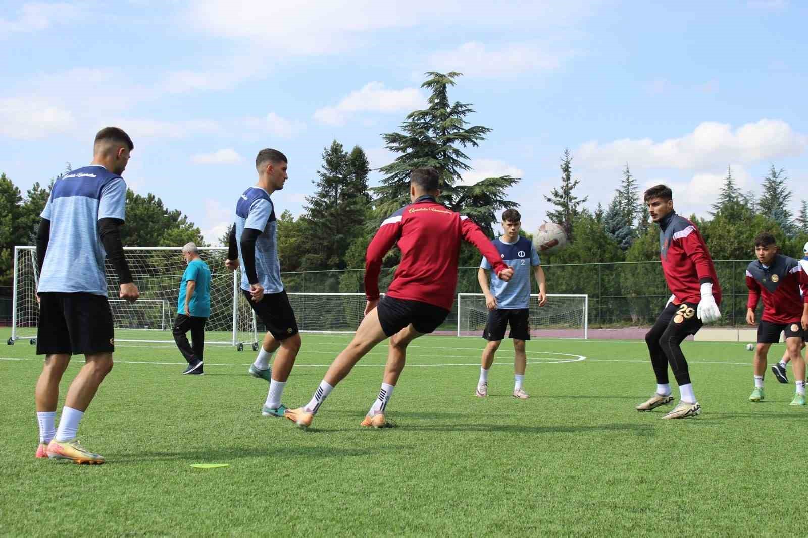 ANADOLU ÜNİVERSİTESİ SPOR KULÜBÜ FUTBOL TAKIMI, SİLİFKE BELEDİYESPOR MAÇINA HAZIR