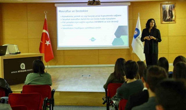 Antalya Büyükşehir Belediyesi Gençlere Avrupa Fırsatları Hakkında Bilgilendirme Toplantısı Düzenledi