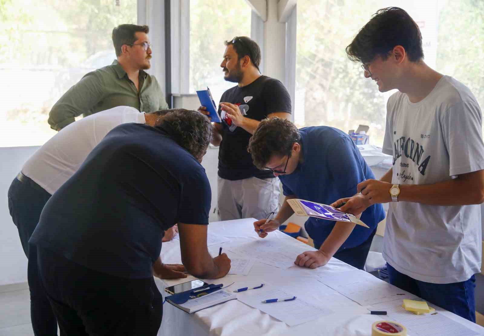 ANTALYA BÜYÜKŞEHİR BELEDİYESİ GENÇLİK STRATEJİLERİ TOPLANTISI DÜZENLEDİ