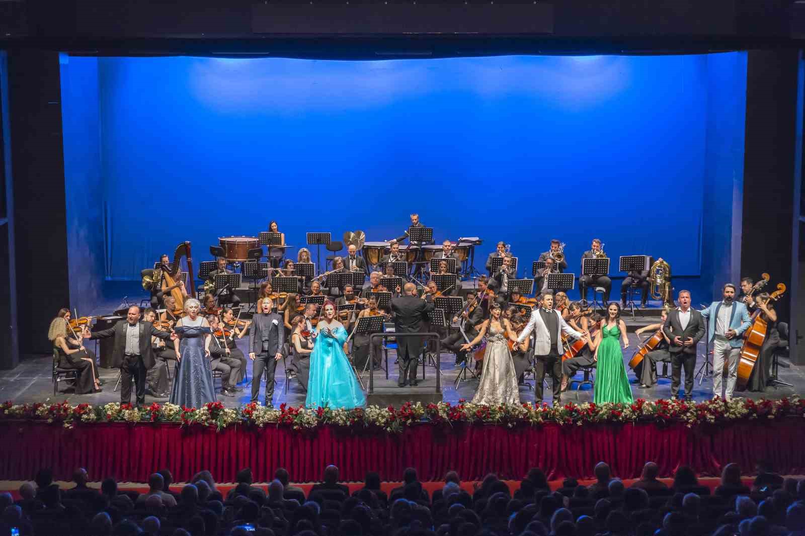 ANTALYA DEVLET OPERA VE BALESİ SEZONU GALA KONSER İLE AÇTI