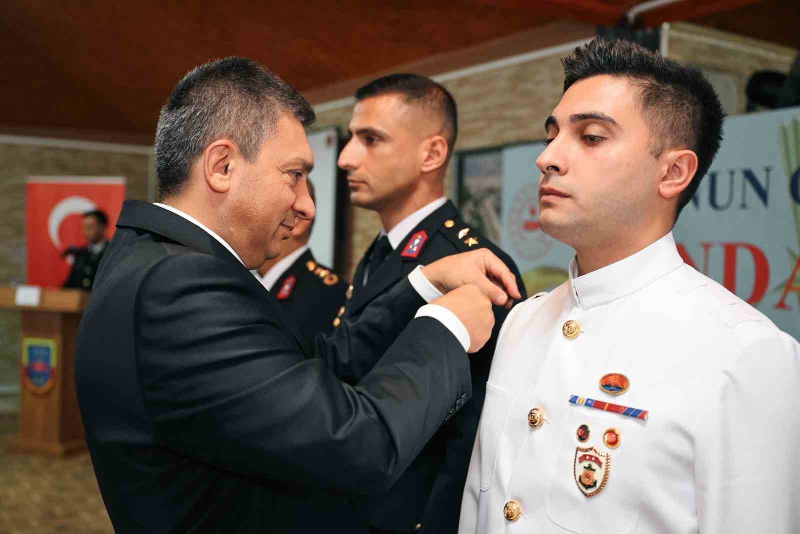 ANTALYA VALİSİ HULUSİ ŞAHİN KATILDIĞI TÖRENDE TERFİ ALANLARA RÜTBELERİNİ TAKDİM ETTİ