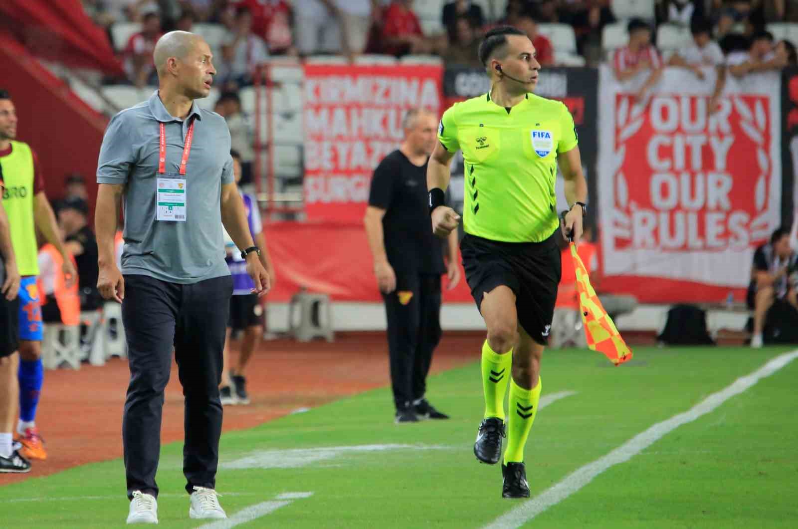 ANTALYASPOR VE GÖZTEPE GOLSÜZ BERABERE KALDI