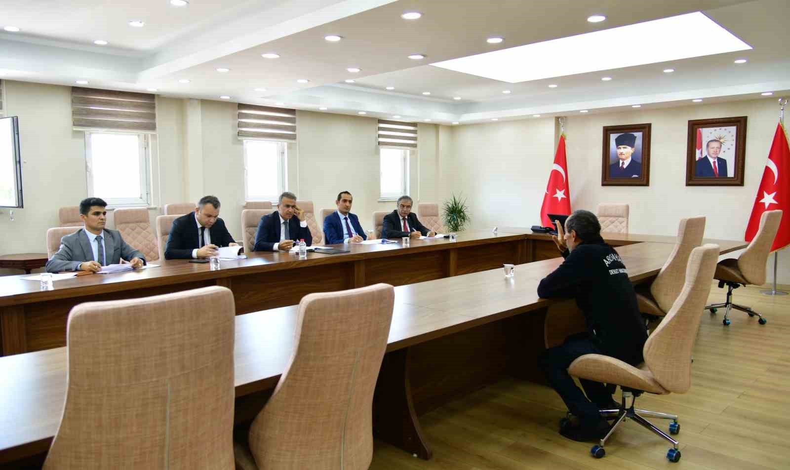 ARDAHAN VALİSİ VATANDAŞLARLA BİR ARAYA GELDİ