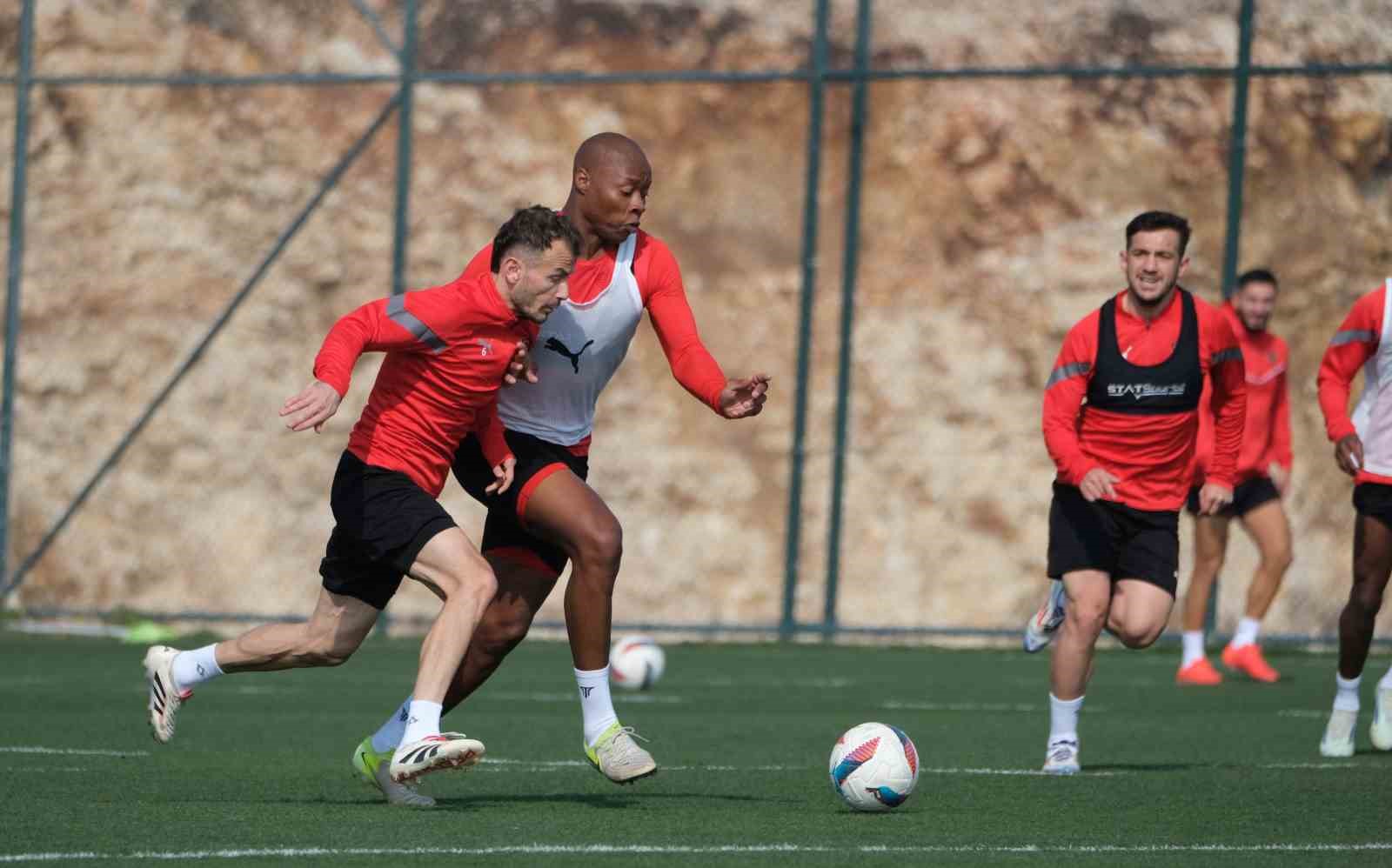 ATAKAŞ HATAYSPOR, SAMSUNSPOR MAÇI HAZIRLIKLARINA BAŞLADI