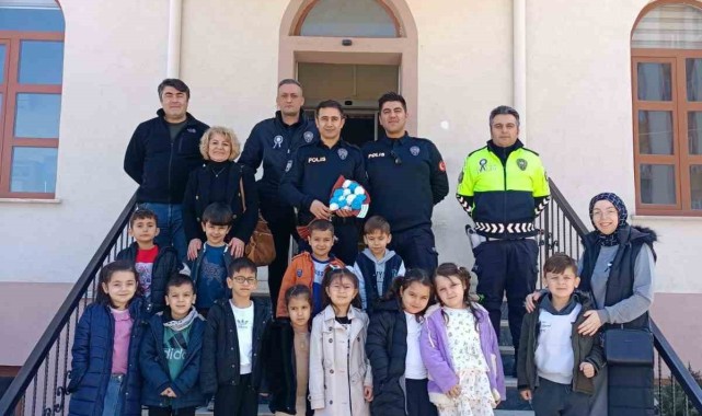 Atatürk İlkokulu Öğrencilerinden Türk Polis Teşkilatı'na Anlamlı Ziyaret