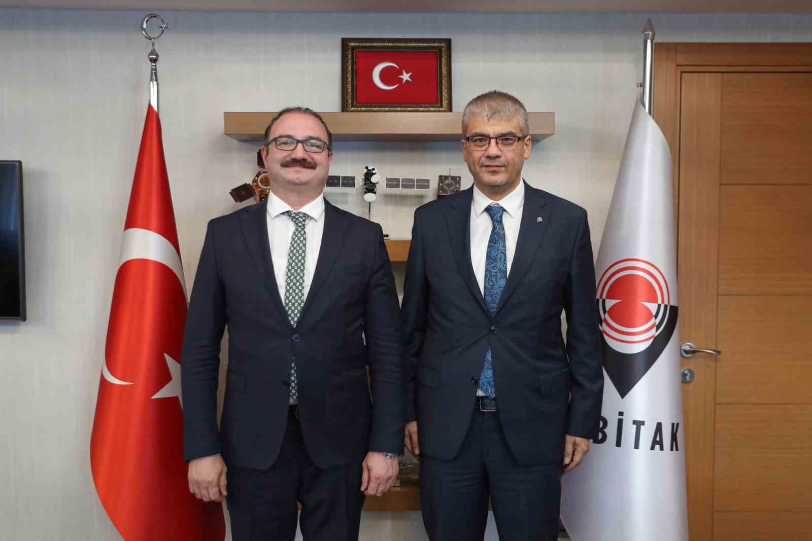 ATATÜRK ÜNİVERSİTESİ REKTÖRÜ TÜBİTAK BAŞKANI PROF. DR. ORHAN AYDIN'I ZİYARET ETTİ