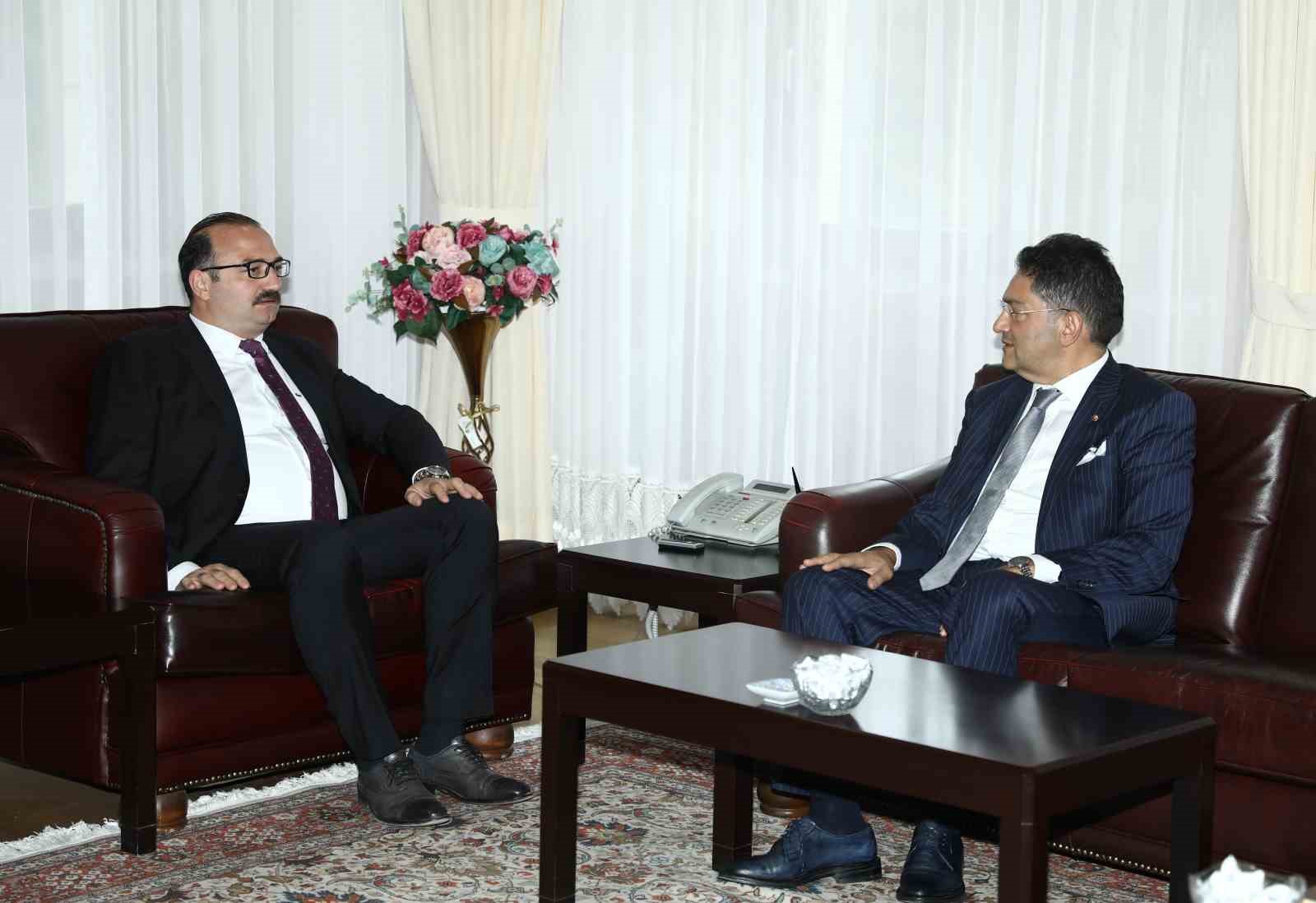 ATATÜRK ÜNİVERSİTESİ REKTÖRÜNE ZİYARETLERDE BULUNAN KURUM BAŞKANLARINDAN MEMNUNİYET
