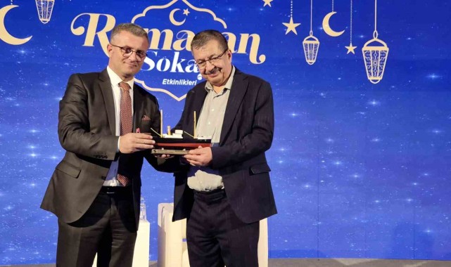 Avukat-Yazar Hayati İnanç, Ramazan Sokağı'nda İlginç Söyleşi Gerçekleştirdi