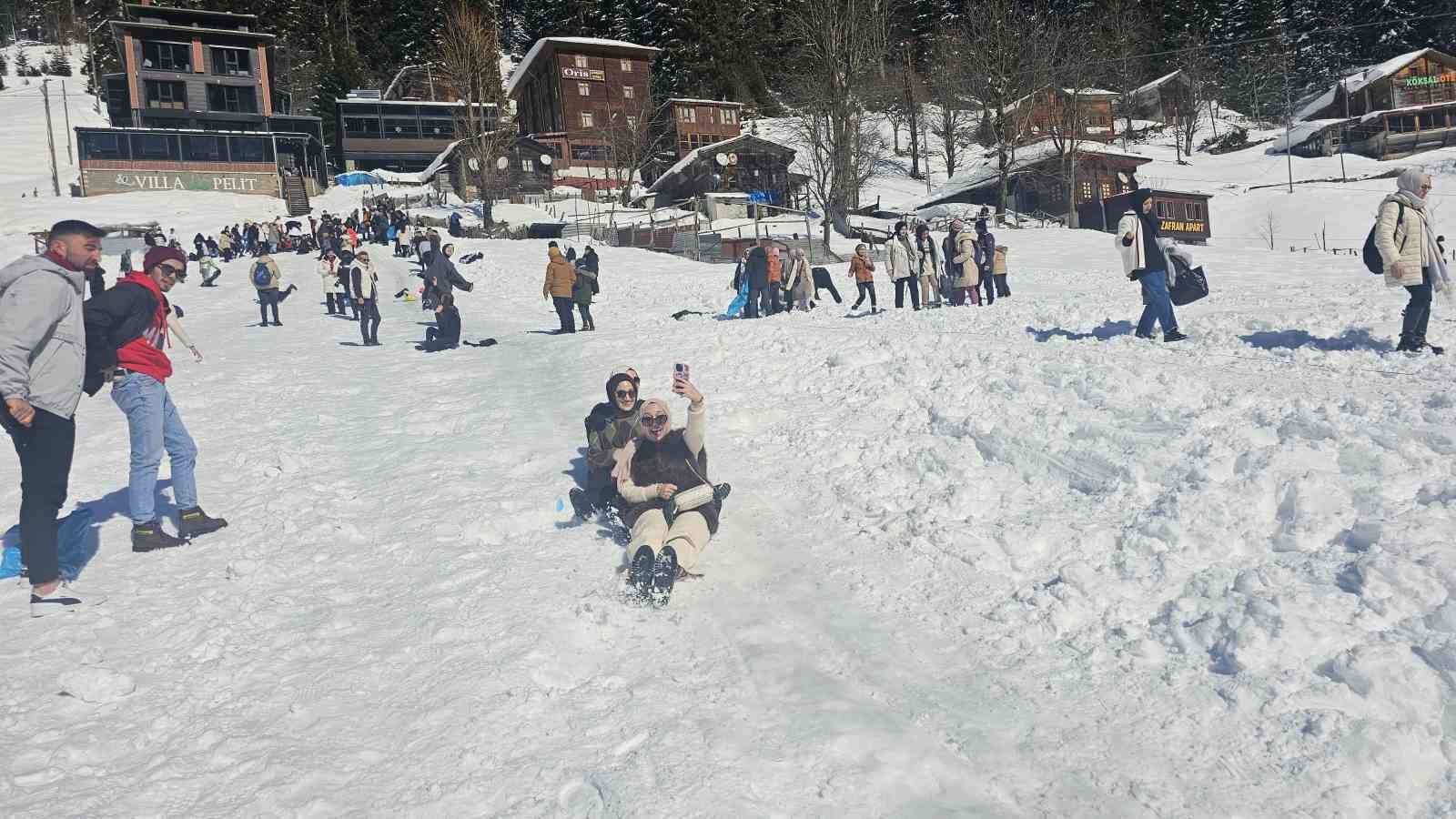 AYDER KARDAN ADAM KIŞ FESTİVALİ RENKLİ GÖRÜNTÜLERE SAHNE OLDU