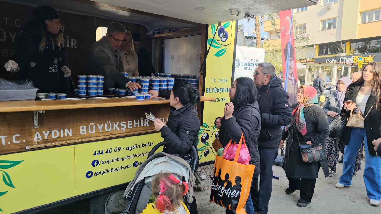 AYDIN BÜYÜKŞEHİR BELEDİYESİ, VATANDAŞLARA HELVA DAĞITTI