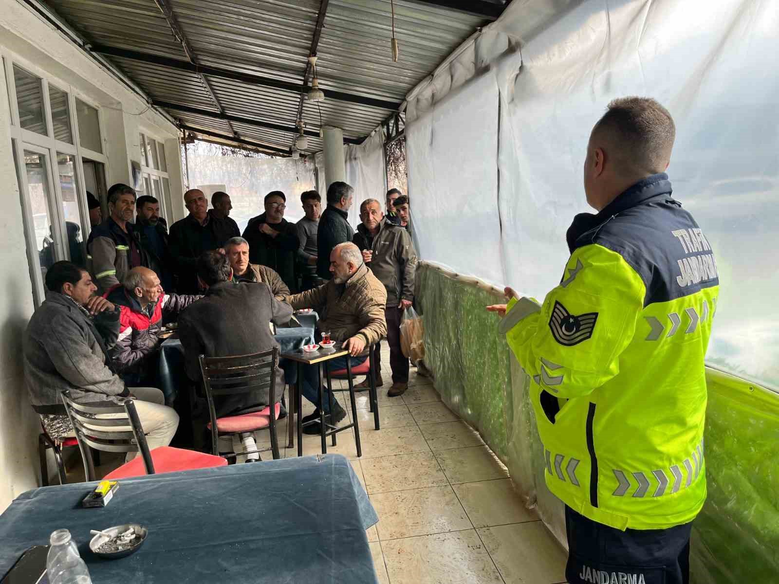 AYDIN İL JANDARMA KOMUTANLIĞI TRAKTÖR SÜRÜCÜLERİNE EĞİTİM VERİYOR