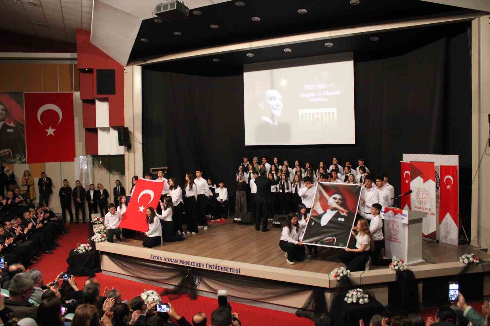 AYDIN SOSYAL BİLİMLER LİSESİ ÖĞRENCİLERİNDEN DUYGUSAL ATATÜRK ORATORYOSU