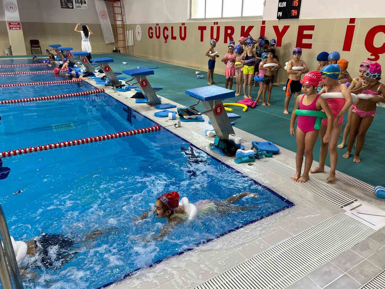 AYDIN’DA GELECEĞİN ŞAMPİYONLARI YÜZME ANTRENMANLARINDA