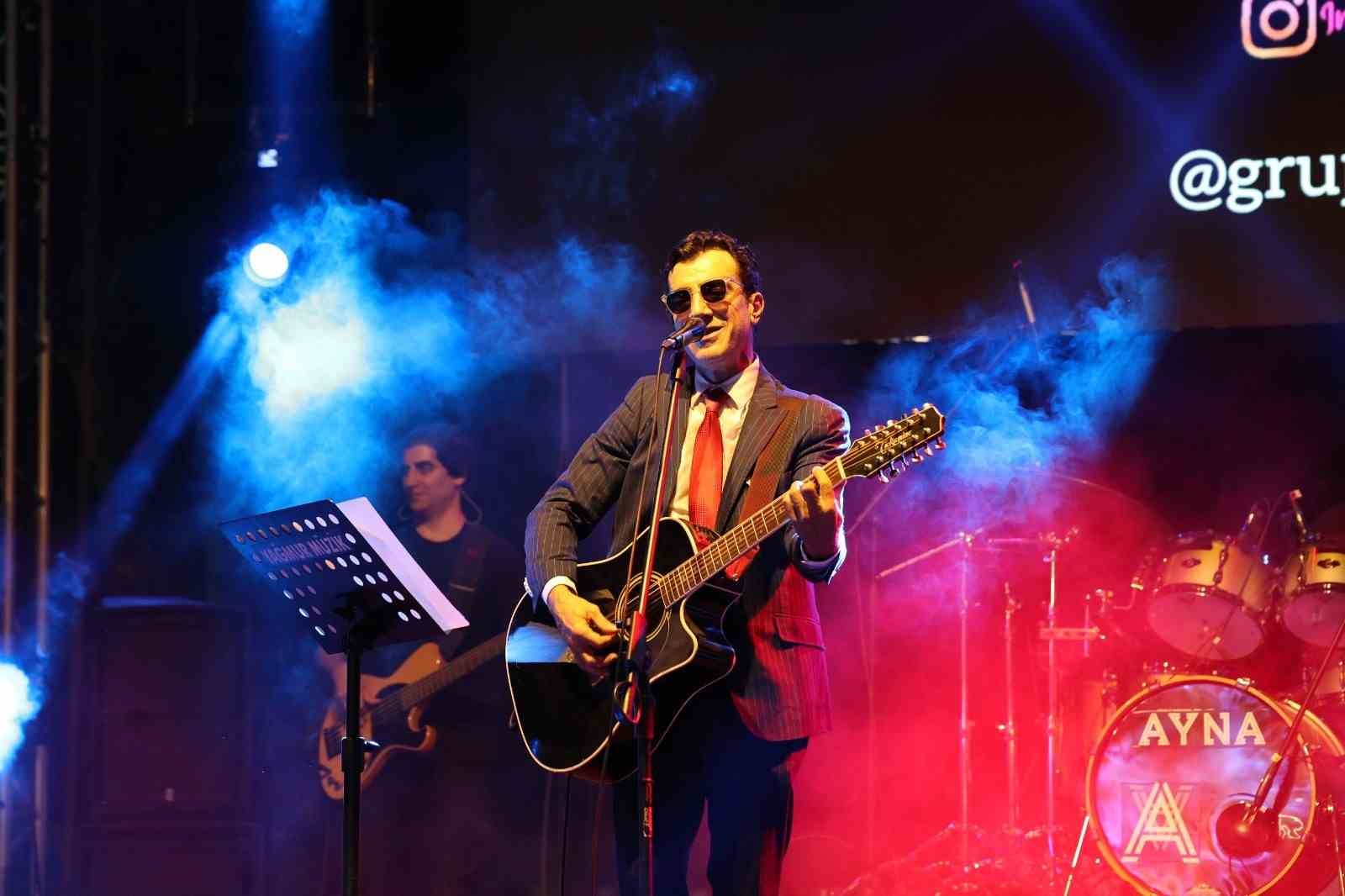 AYNA GRUBU, KARACASU AFRODİSİAS FESTİVALİ'NDE MUHTEŞEM BİR KONSER VERDİ