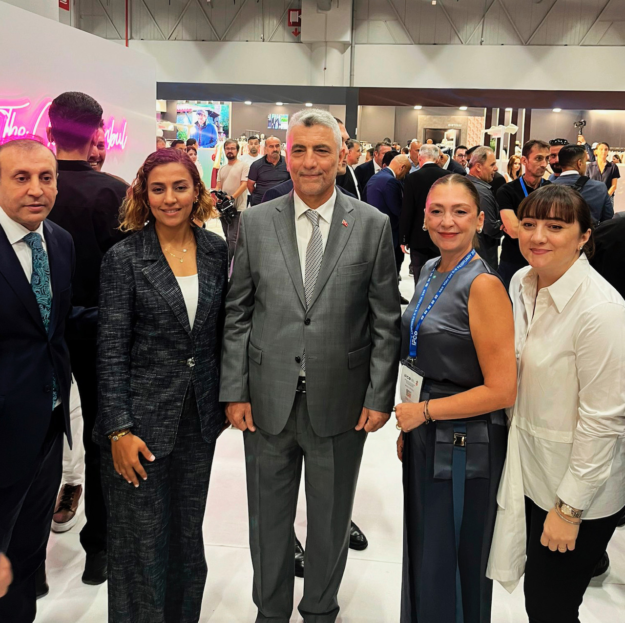 AYŞEGÜL KONUKOĞLU'NUN TASARLADIĞI DENİM ÜRÜNLERİ DÜNYA PAZARINA AÇILIYOR